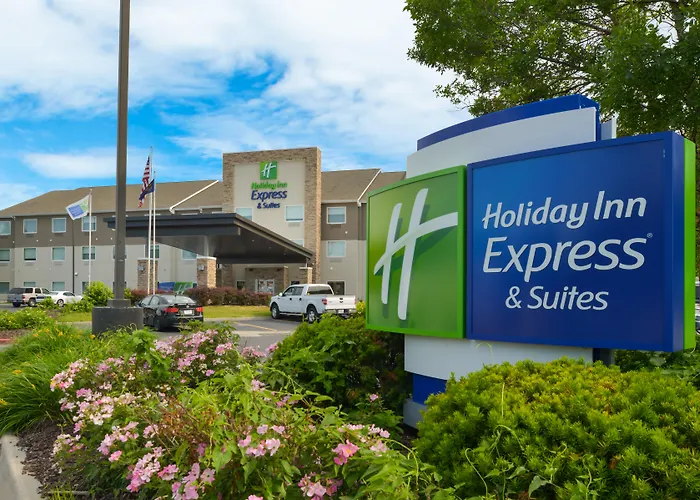 Holiday Inn Express & Suites - Omaha - 120Th And Maple By Ihg