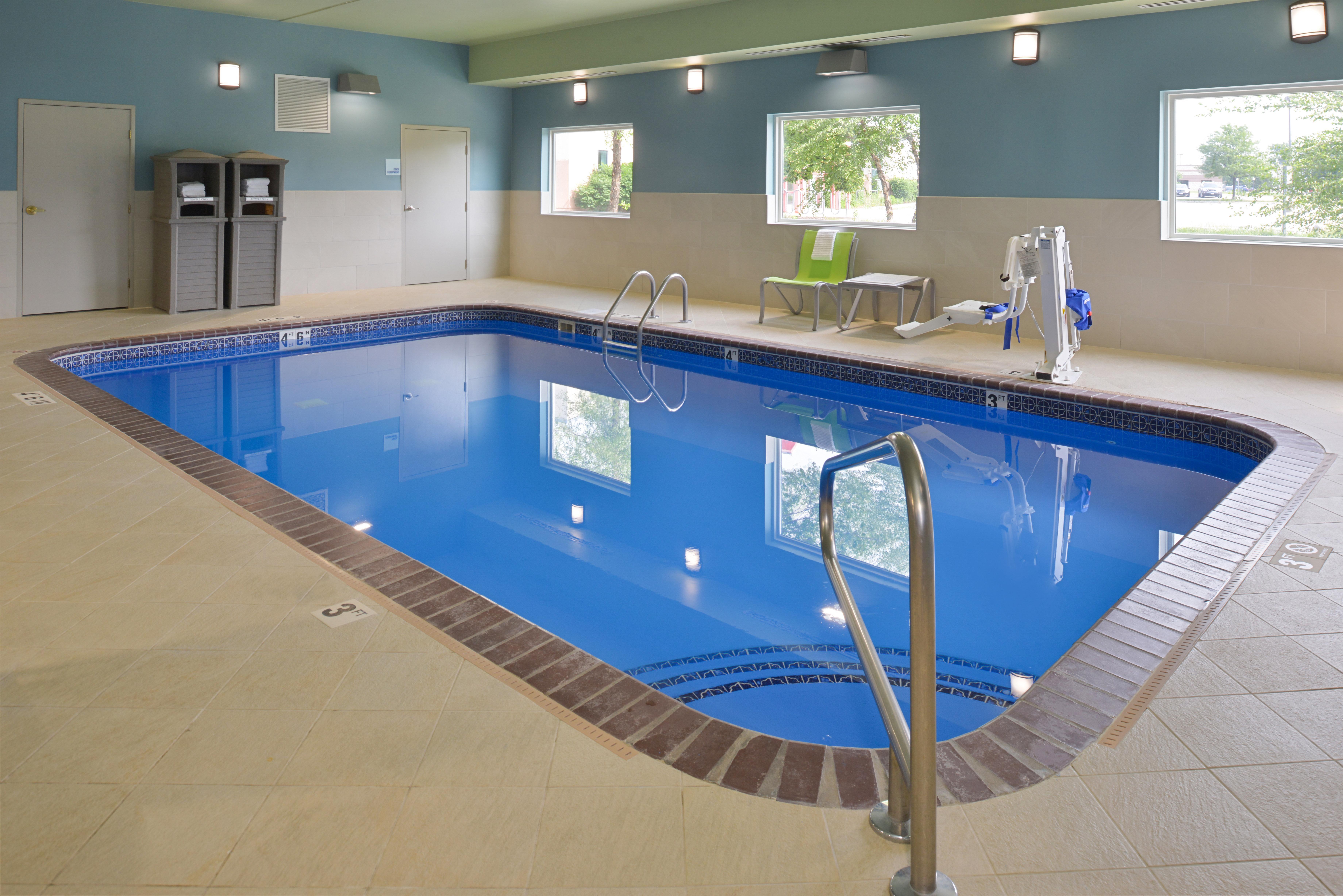 Express & - - 120th And Maple By Ihg Hotel Omaha