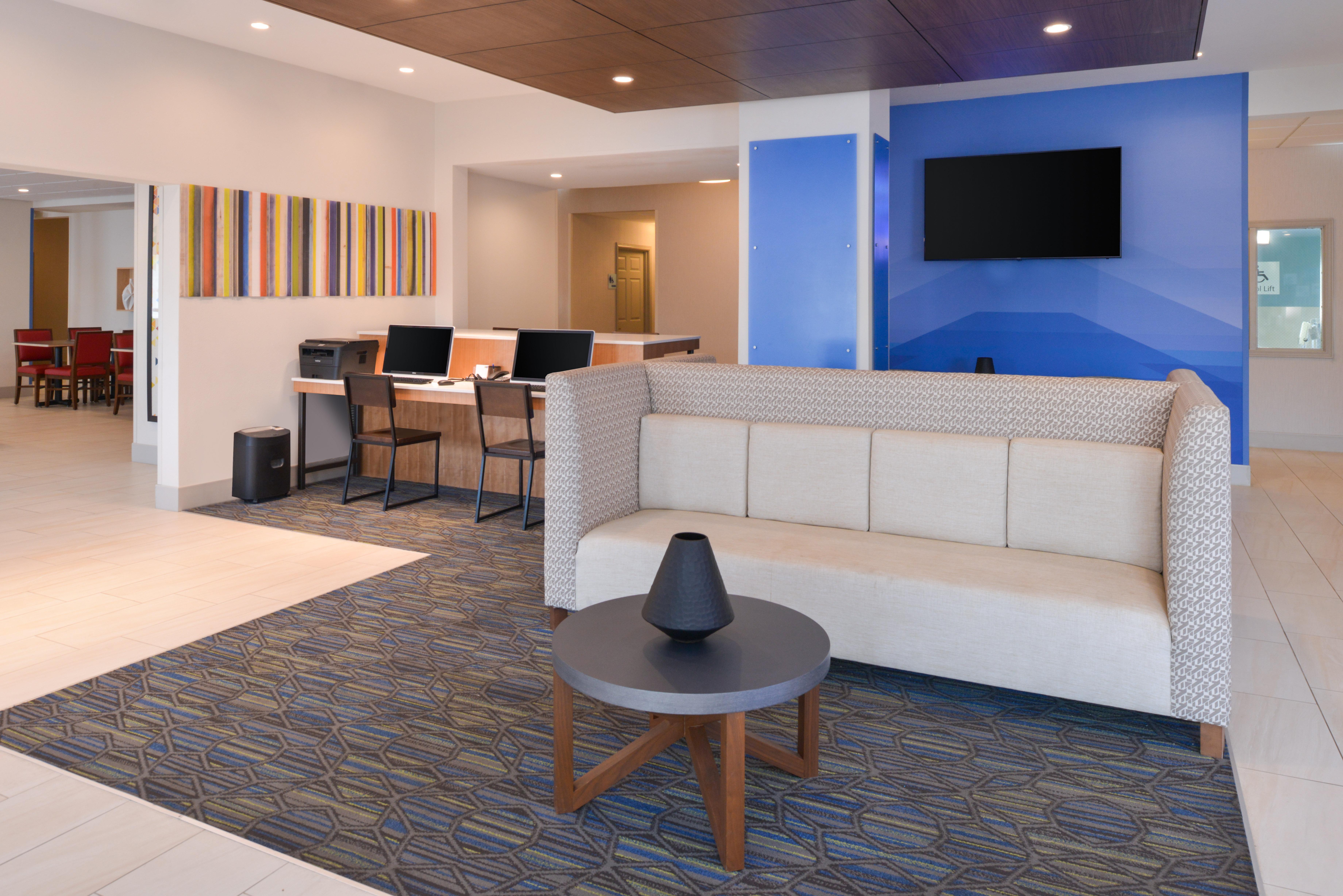 Hotel Express & - - 120th And Maple By Ihg