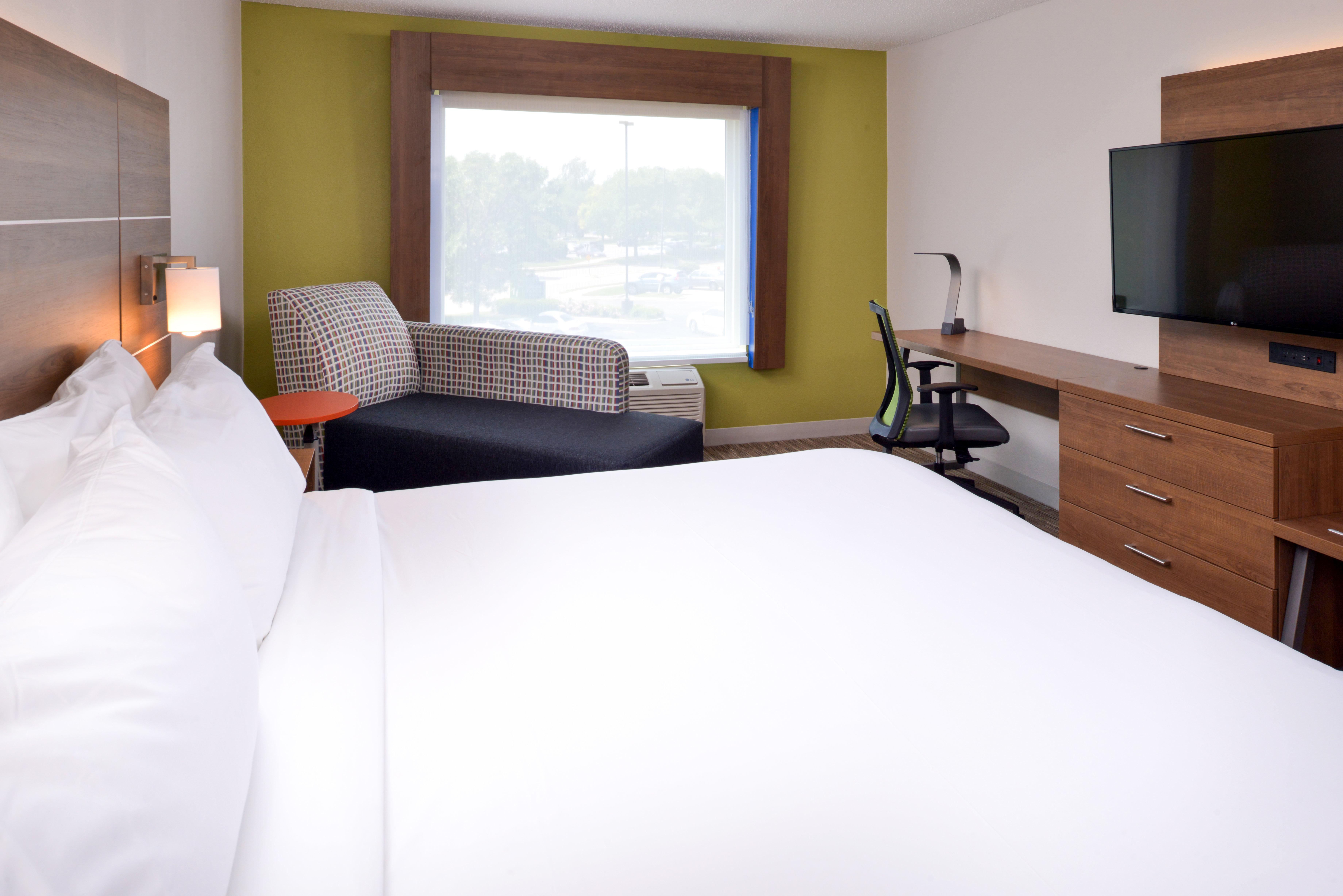 Express & - - 120th And Maple By Ihg Hotel 3*