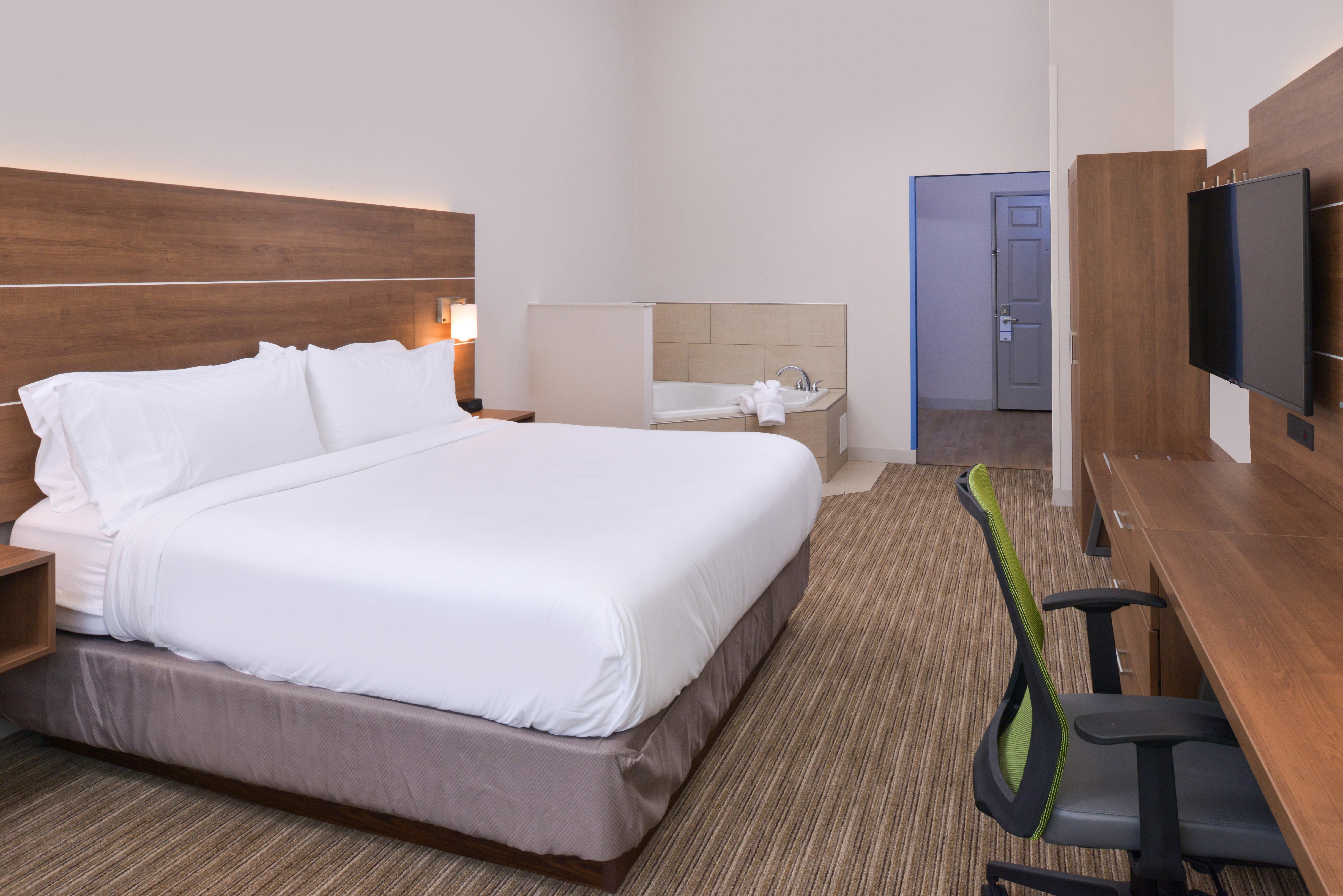 Hotel Express & - - 120th And Maple By Ihg 3*