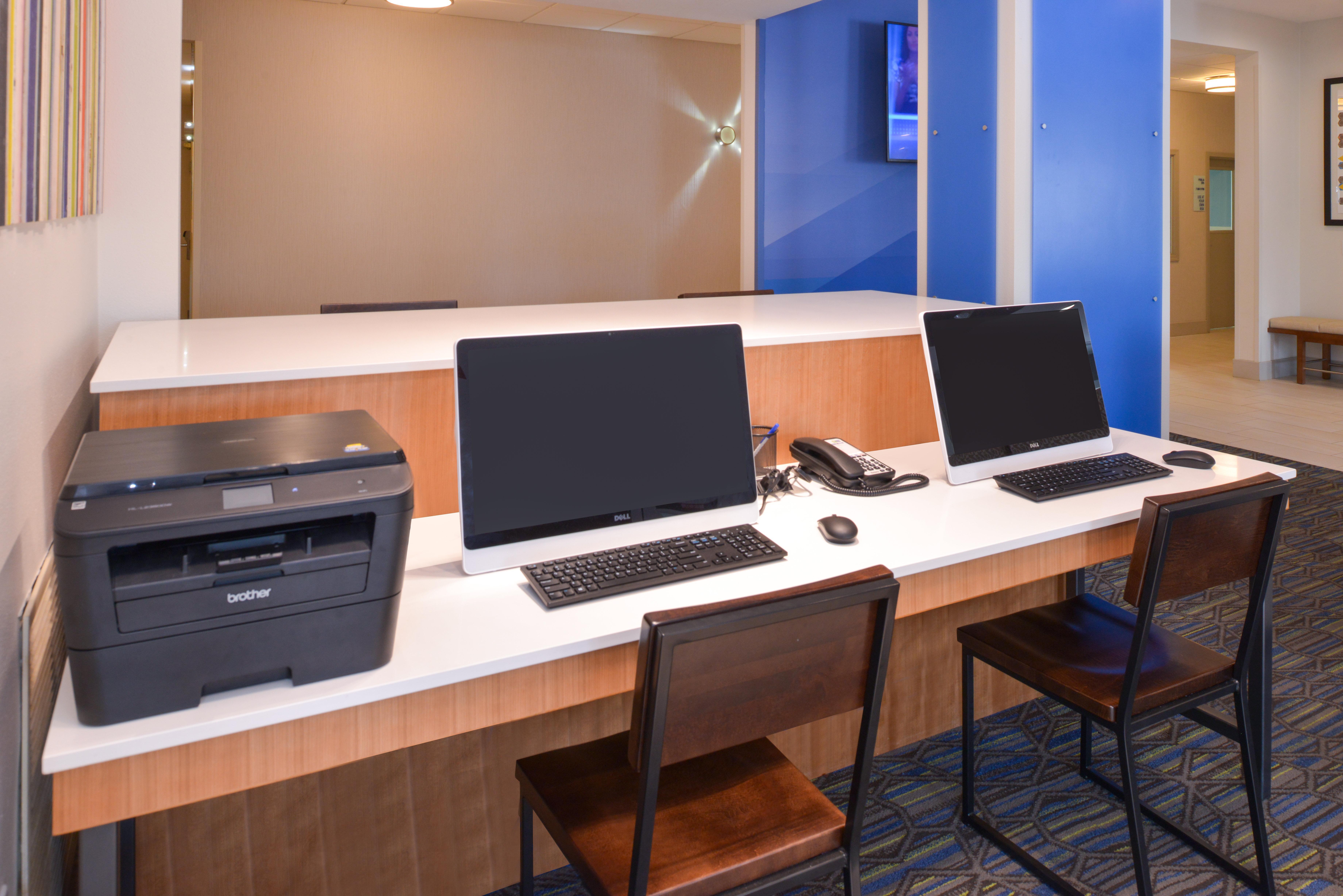Express & - - 120th And Maple By Ihg 3*