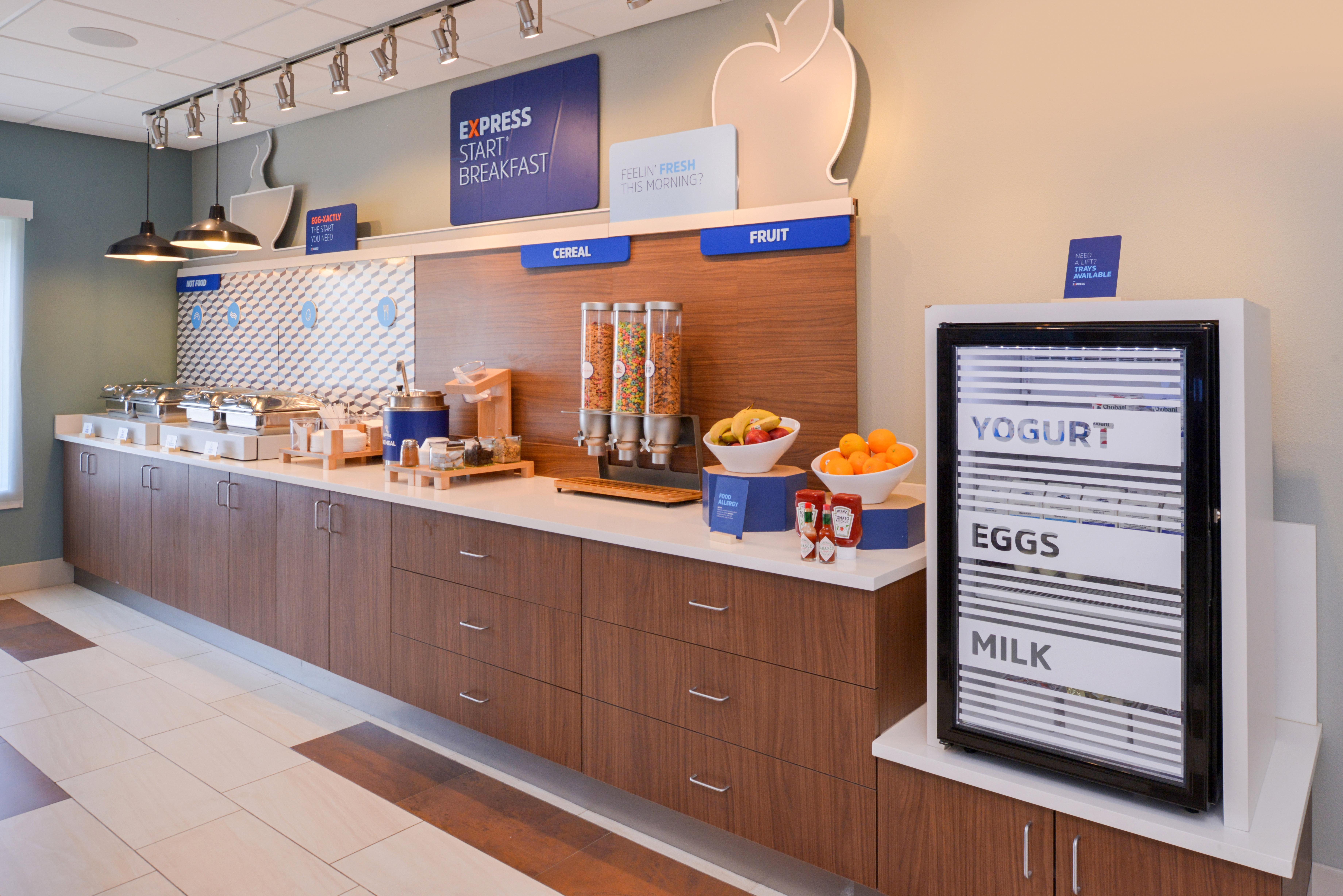 Express & - - 120th And Maple By Ihg 3*
