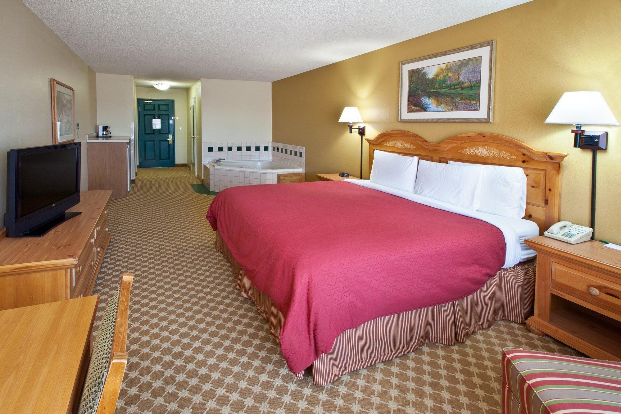 Hotel Express & - - 120th And Maple By Ihg 3*