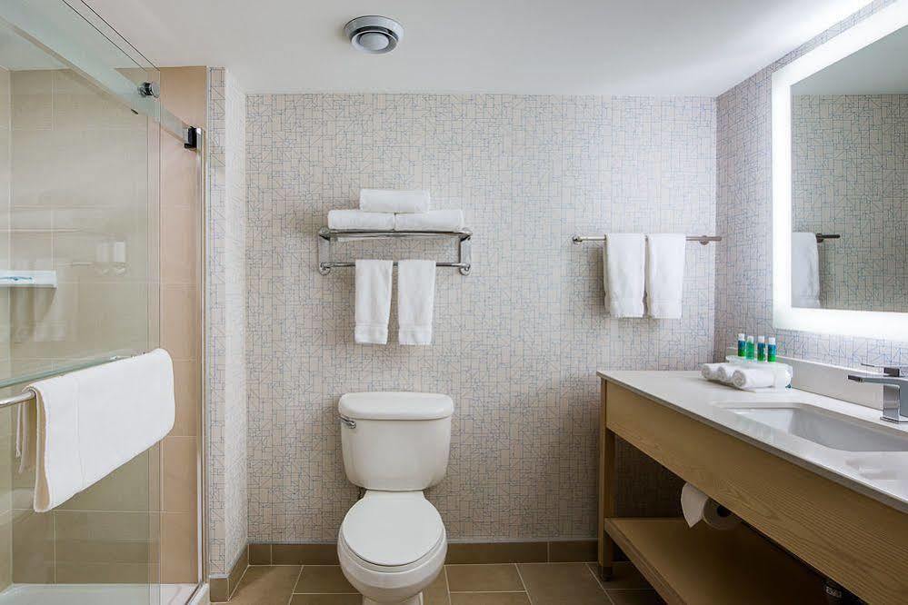 Express & - - 120th And Maple By Ihg Omaha