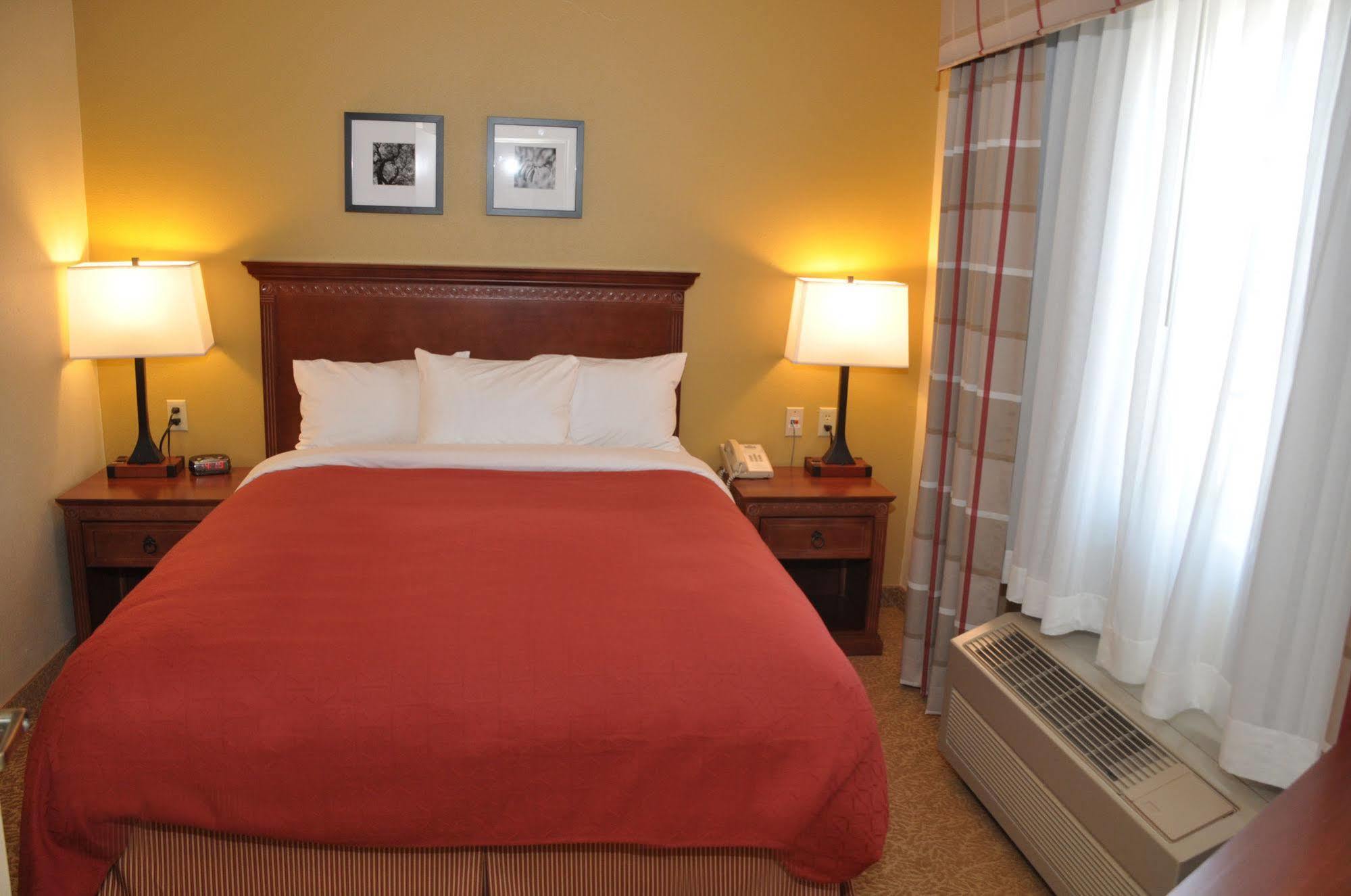 Express & - - 120th And Maple By Ihg Hotel Omaha